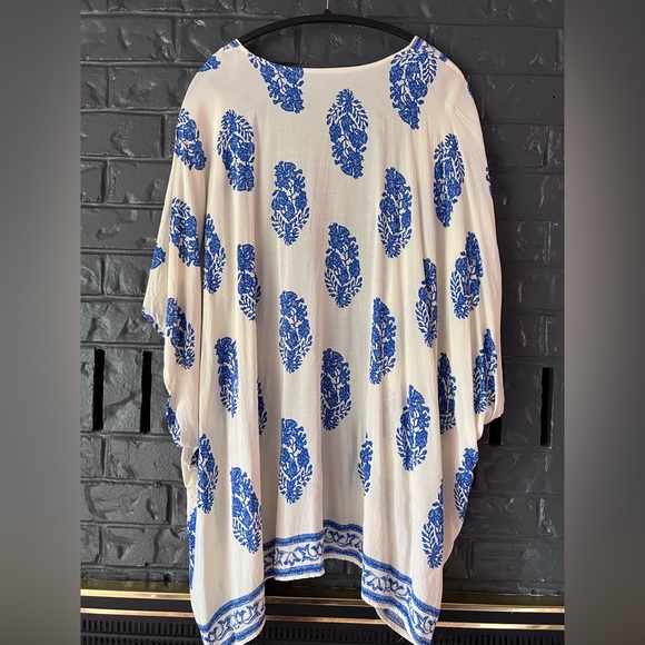 Blue and White Floral Kimono - Picture 5 of 6